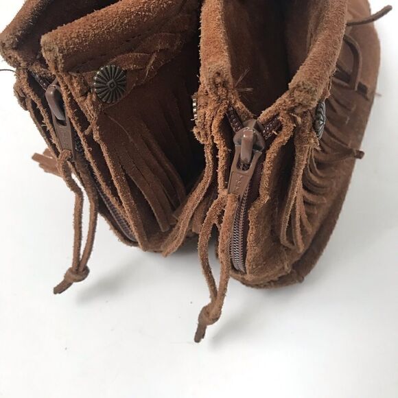 Minnetonka brown leather fringe moccasins with metal detailing - Picture 7 of 10